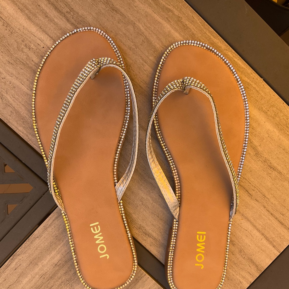 NWOT Flip Flop with bling!